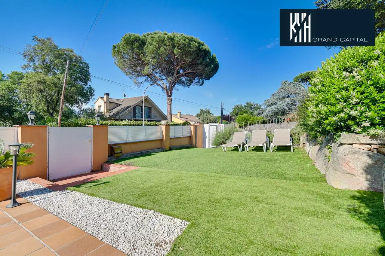 Casa con piscina in vendita a Carrer Carrer Montserrat, imagen 5