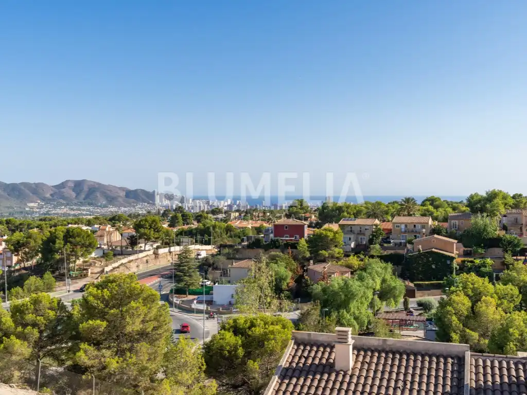 Vista exterior de Casa o xalet en venda en La Nucia amb Aire condicionat, Calefacció i Jardí privat