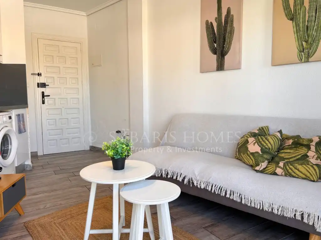 Sala de estar de Apartamento de alquiler en Dénia con Aire acondicionado, Jardín privado y Piscina