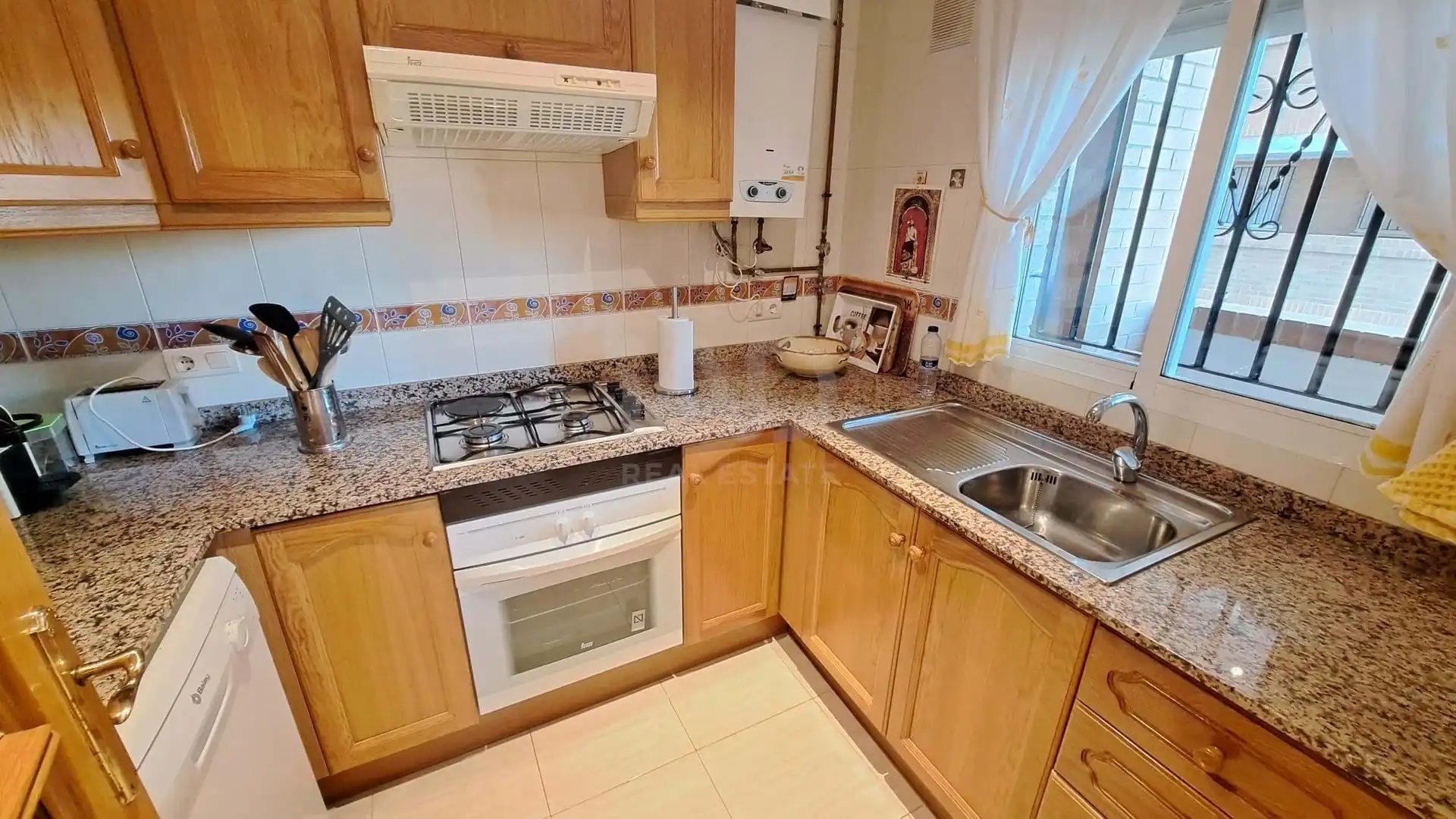 Küche von Wohnung zum Verkauf in Oropesa del Mar / Orpesa mit Klimaanlage, Terrasse und Schwimmbad