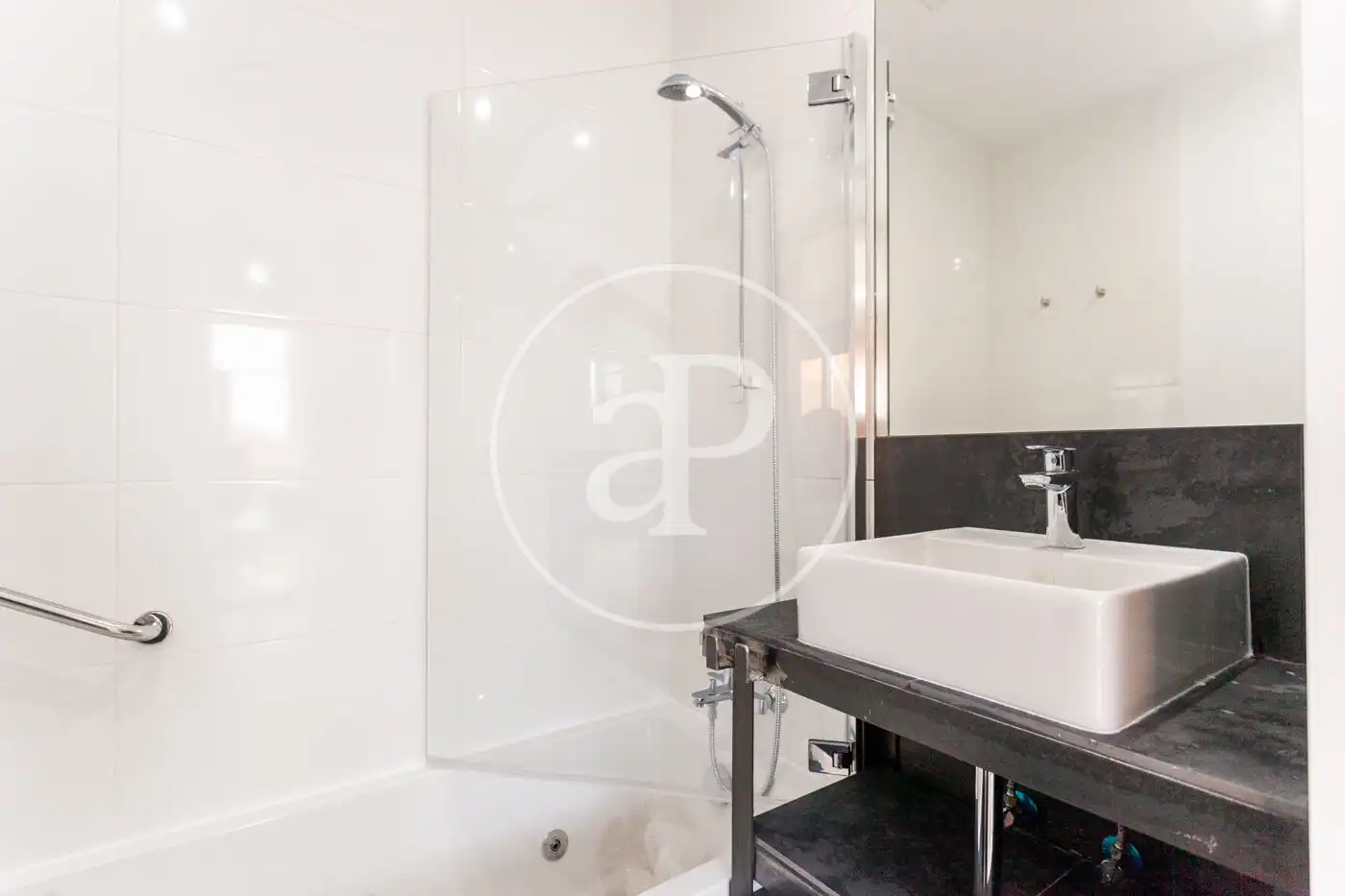 Badezimmer von Dachboden zur Miete in Madrid mit Klimaanlage, Heizung und Terrasse
