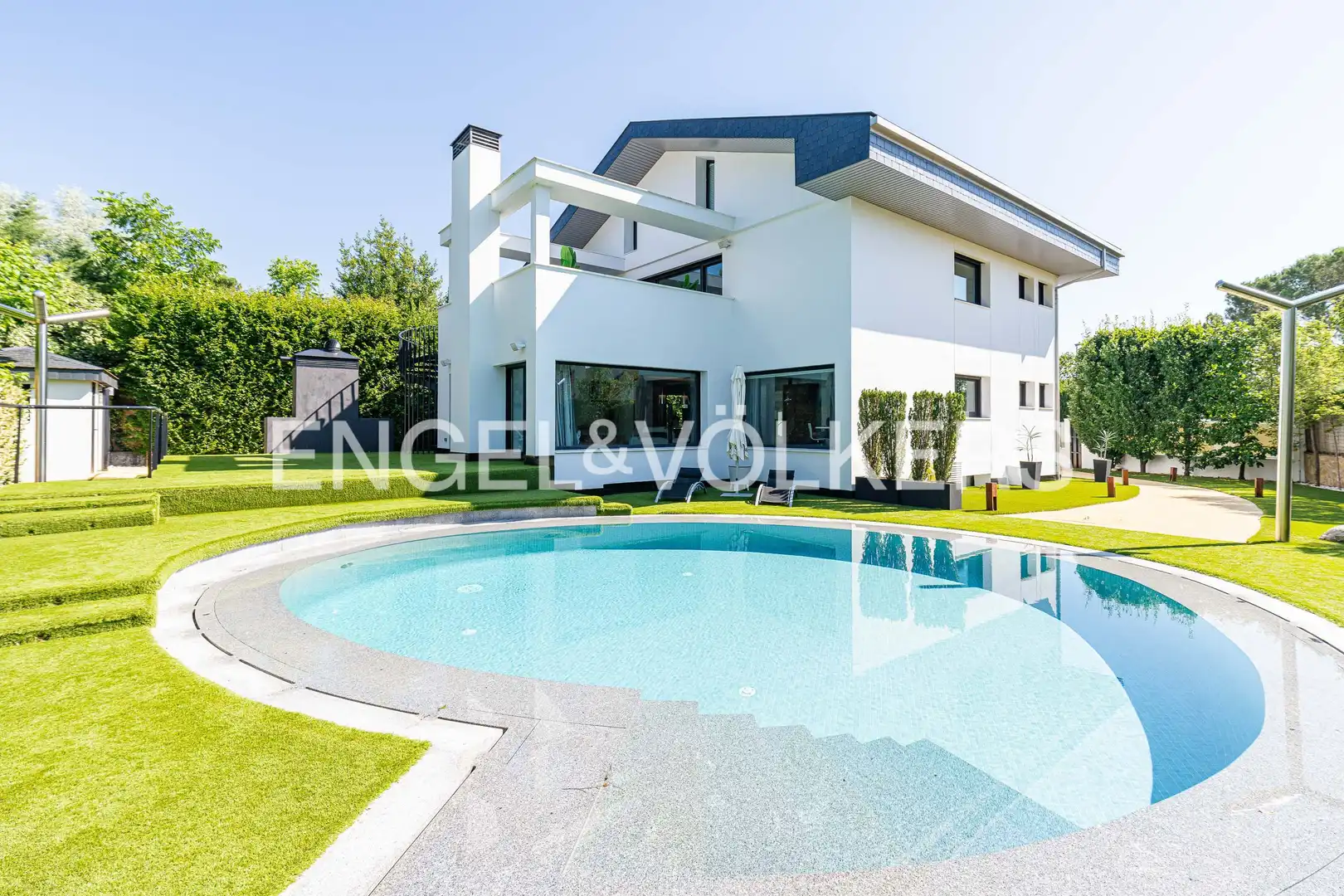 Vista exterior de Casa o chalet en venta en Guadarrama con Aire acondicionado, Calefacción y Jardín privado