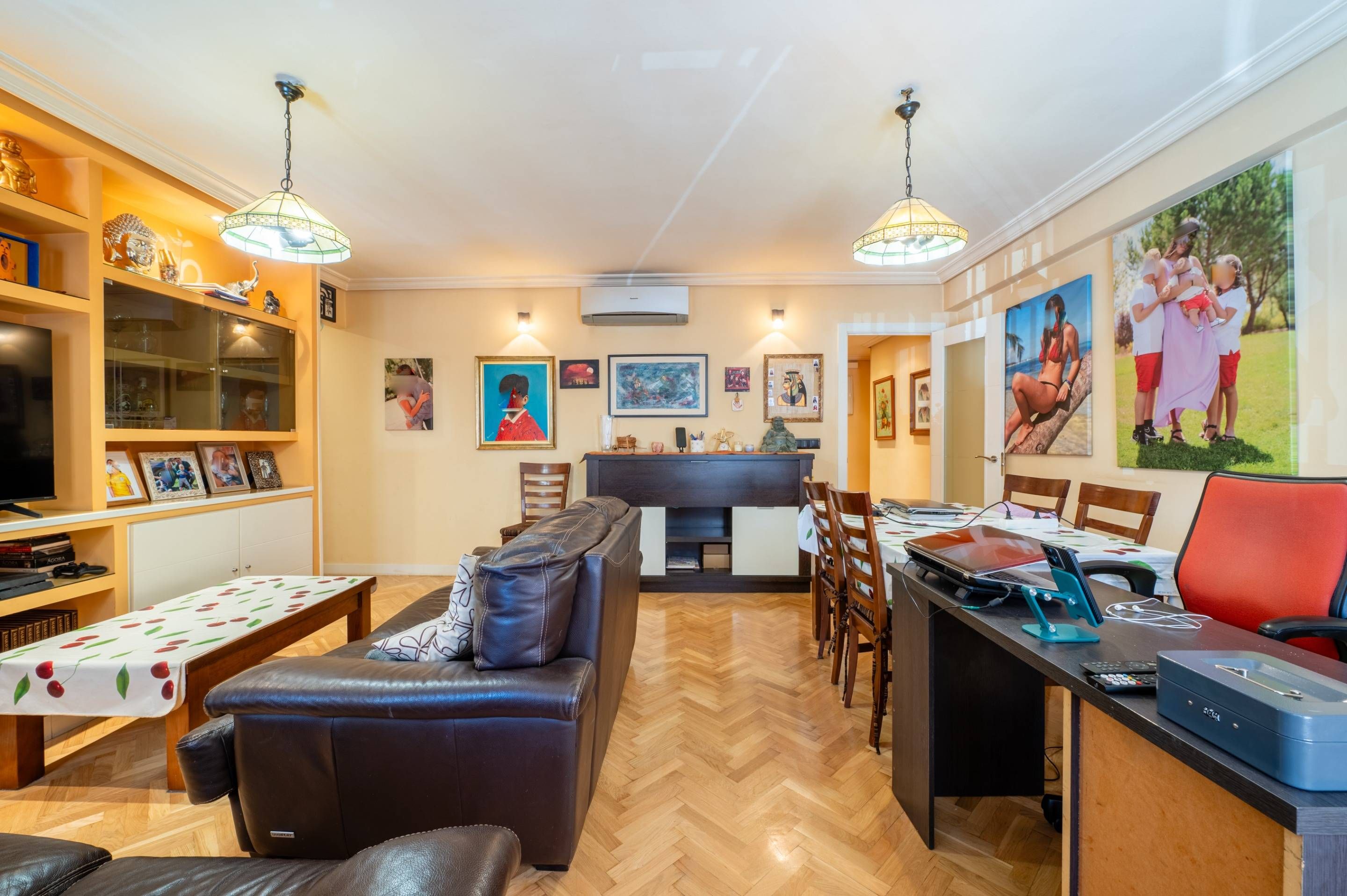 Living room of Flat for sale in  Madrid Capital  with Air Conditioner and Heating