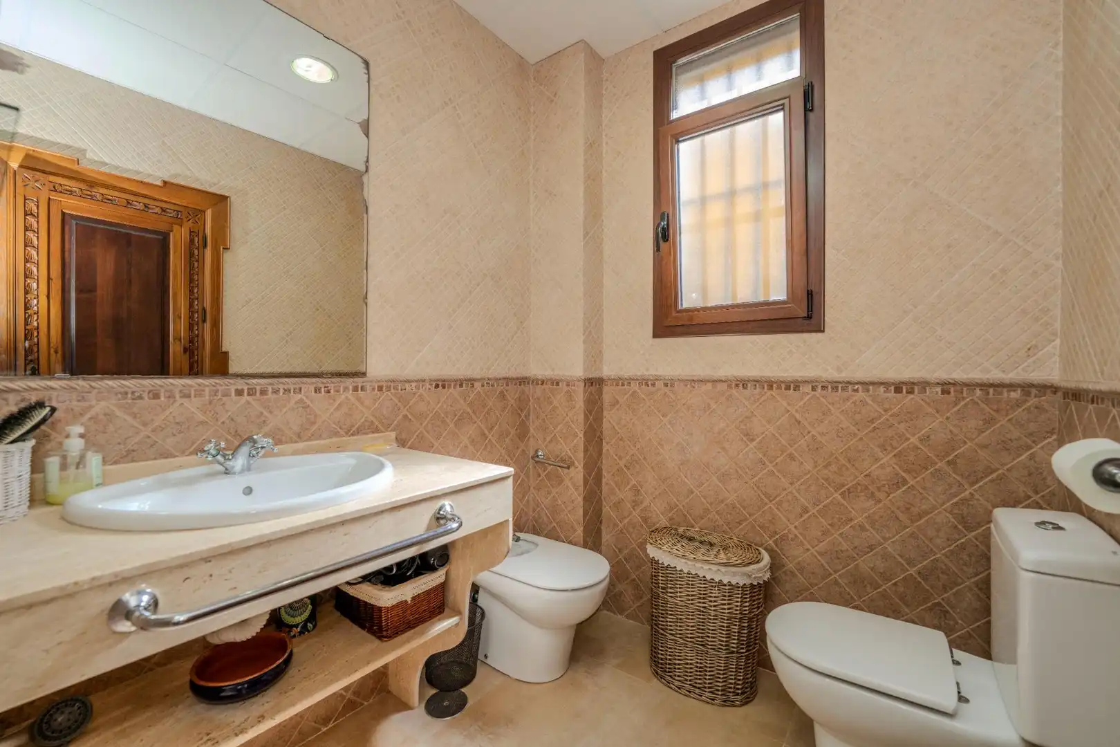 Badezimmer von Country house zum Verkauf in Ayamonte mit Klimaanlage, Heizung und Privatgarten