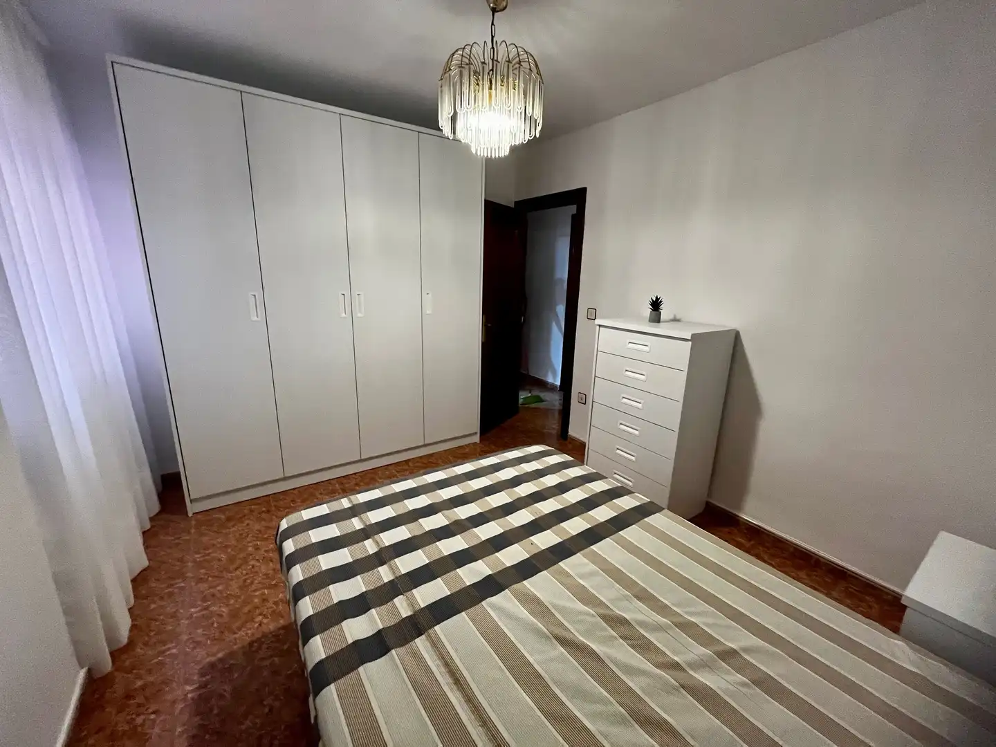 Habitación de Piso de alquiler en Granada con Aire acondicionado, Terraza y Amueblado