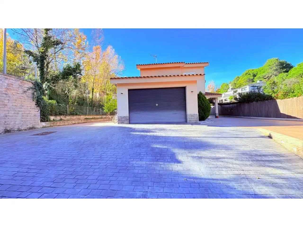 Vista exterior de Casa o xalet en venda en Castellar del Vallès amb Terrassa
