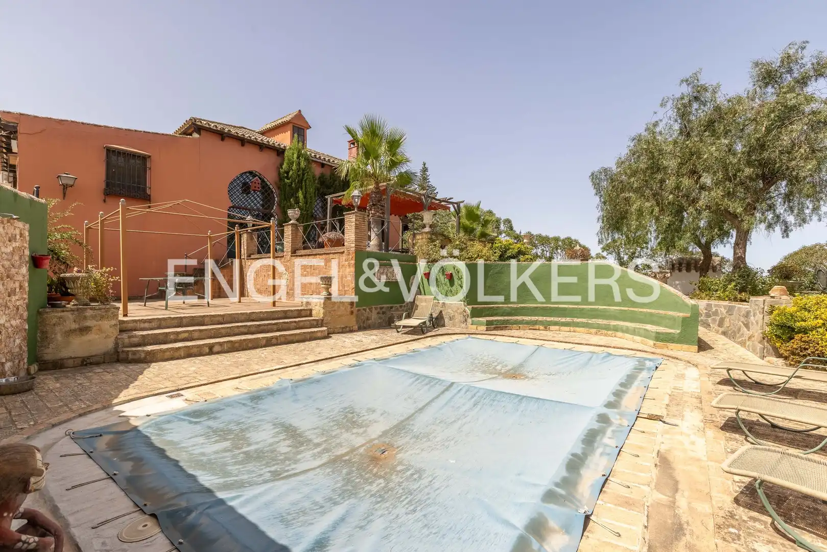 Vista exterior de Casa o xalet en venda en Osuna amb Calefacció, Jardí privat i Piscina