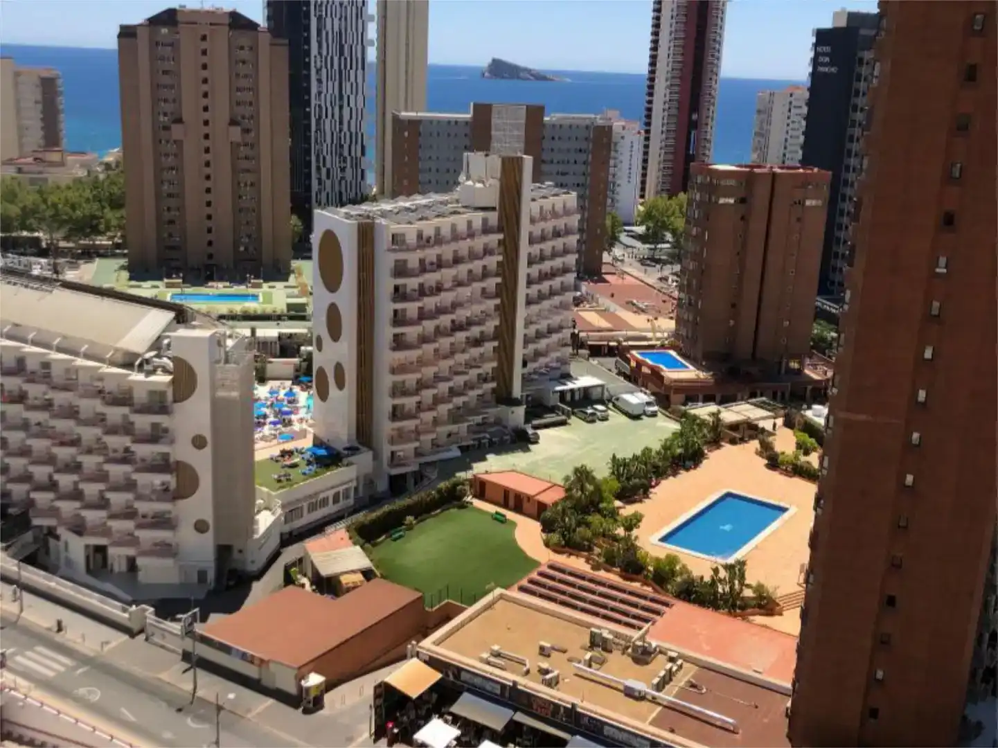 Vista exterior de Apartamento en venta en Benidorm con Aire acondicionado, Piscina y Balcón
