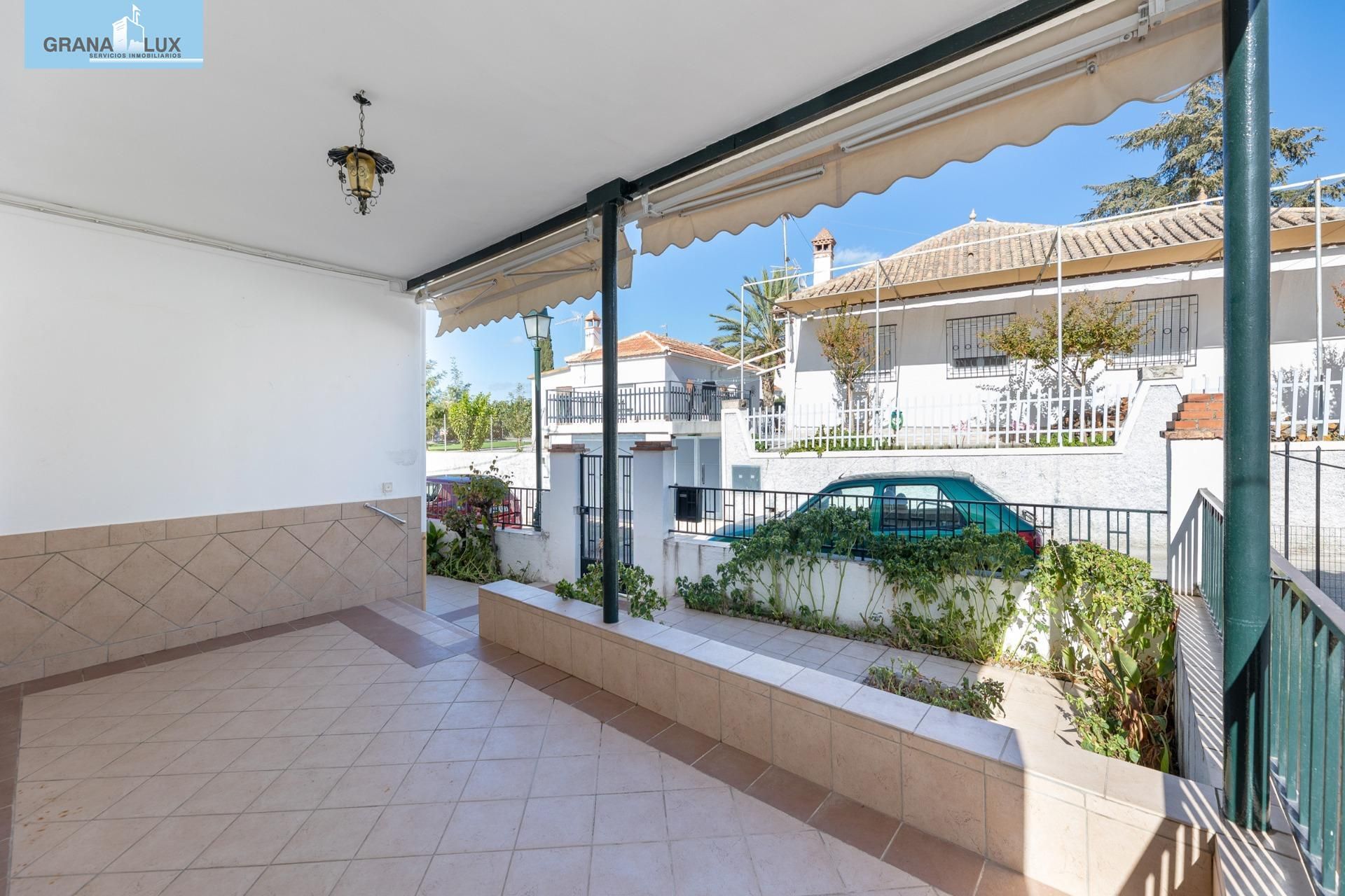 Vista exterior de Casa o xalet en venda en Cájar amb Calefacció, Jardí privat i Traster