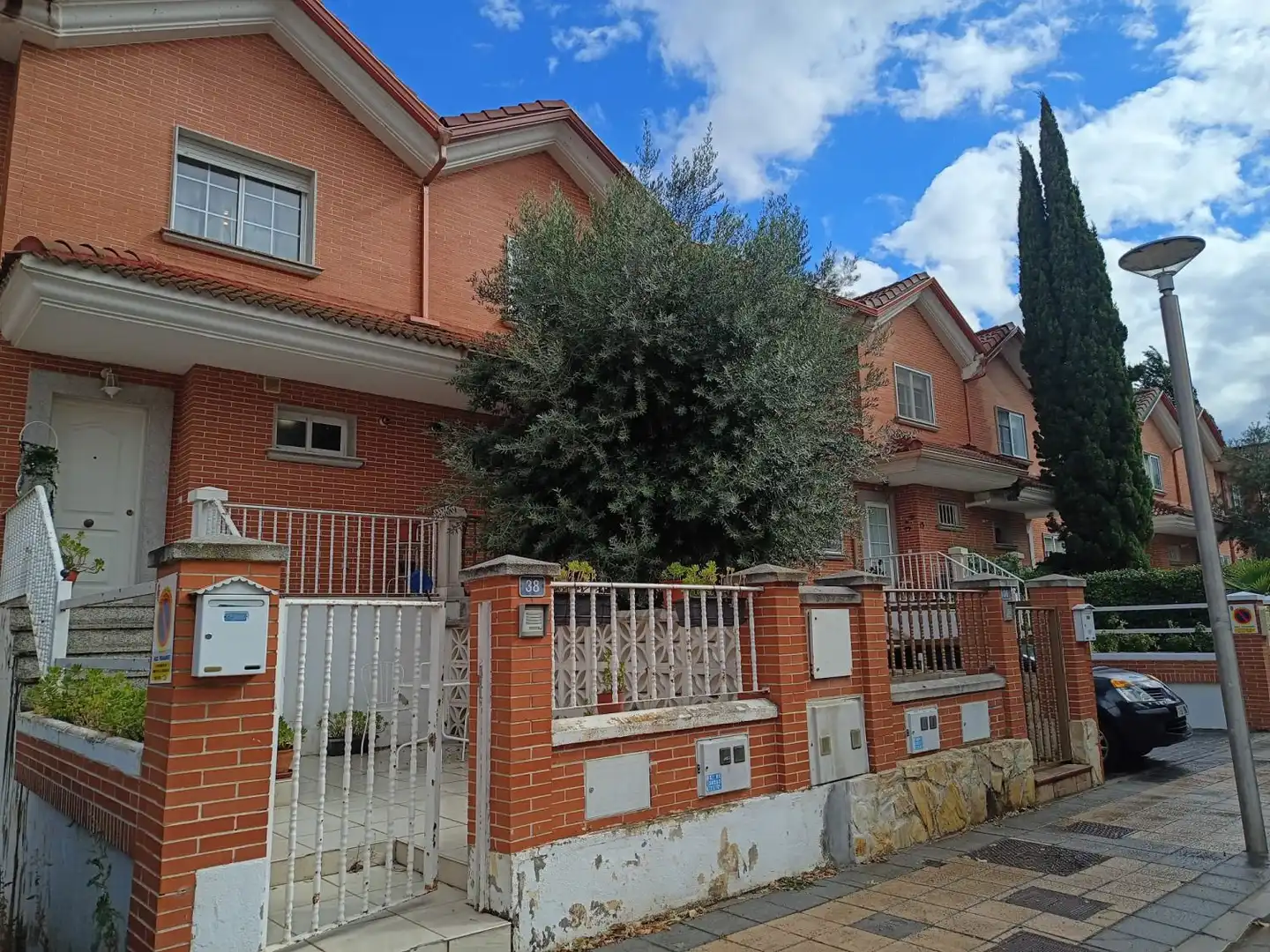 Vista exterior de Casa o xalet en venda en Arroyo de la Encomienda amb Calefacció