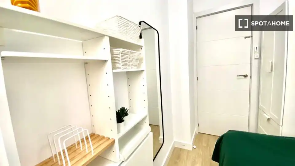 Habitación de Piso para compartir en Madrid con Aire acondicionado, Calefacción y Amueblado