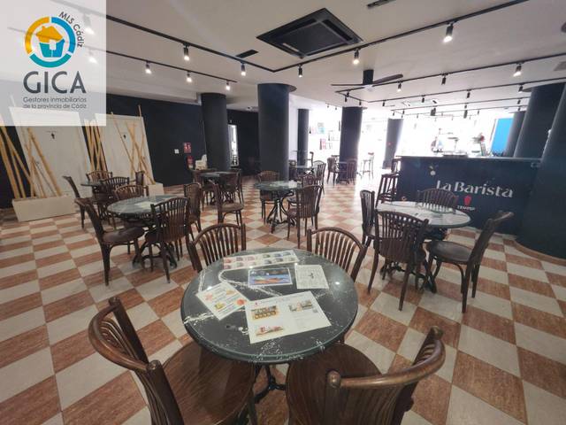 Local comercial en Venta en Calle de Ruiz Zorrilla, 38 en Casco Antiguo