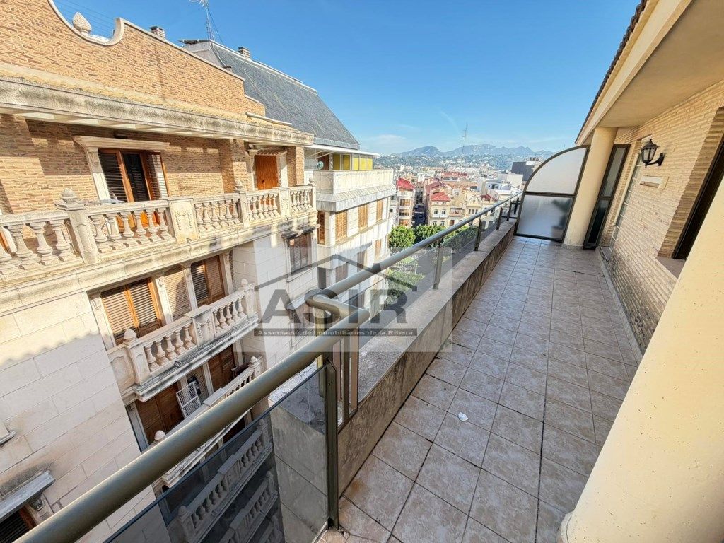 Vista exterior de Ático en venta en Alzira con Aire acondicionado y Terraza