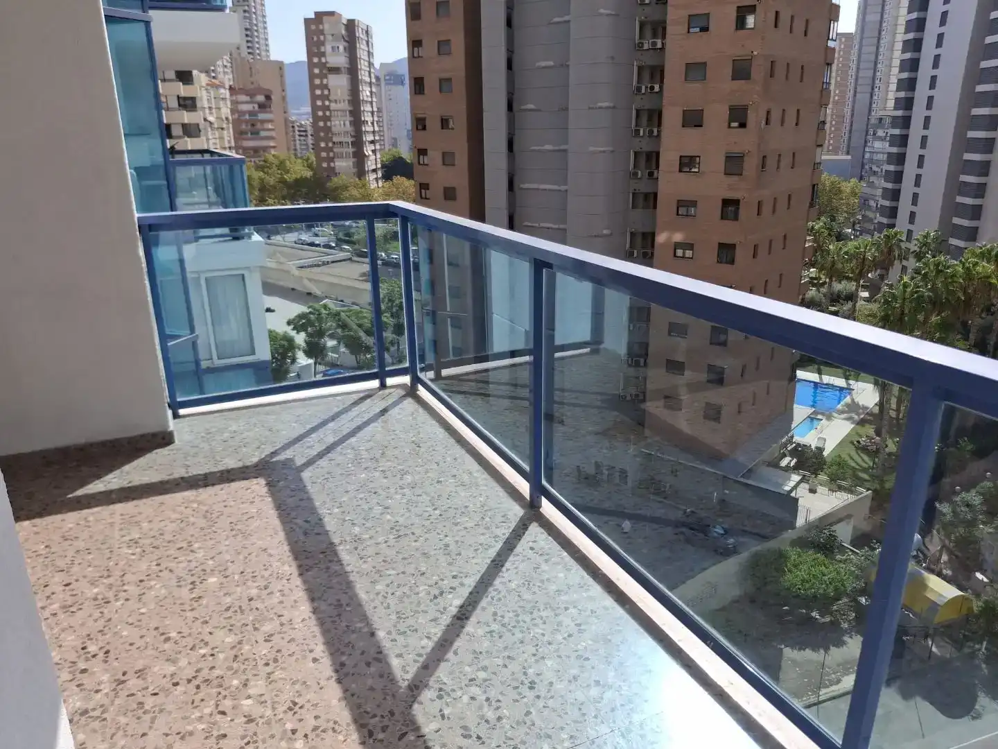 Terrasse von Wohnung zur Miete in Benidorm mit Schwimmbad
