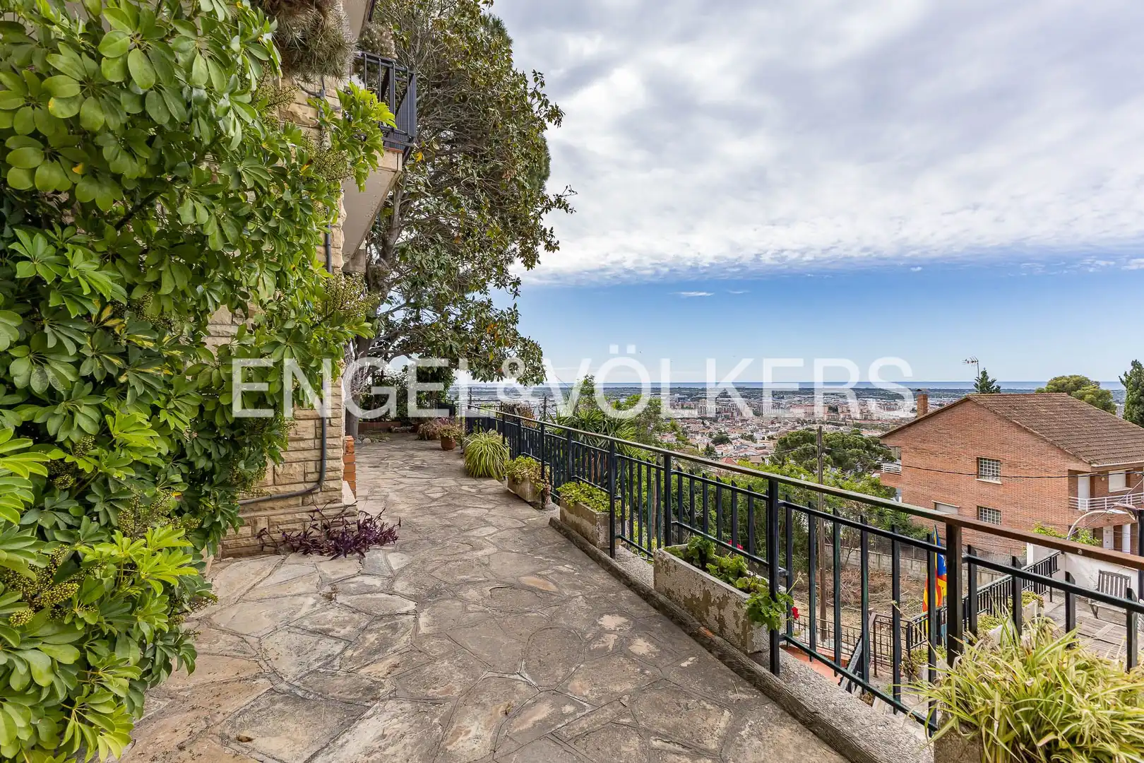 Vista exterior de Casa o chalet en venta en Viladecans con Calefacción, Jardín privado y Balcón