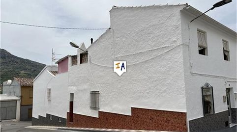 Foto 5 de Casa adosada en venta en Castillo de Locubín, Jaén
