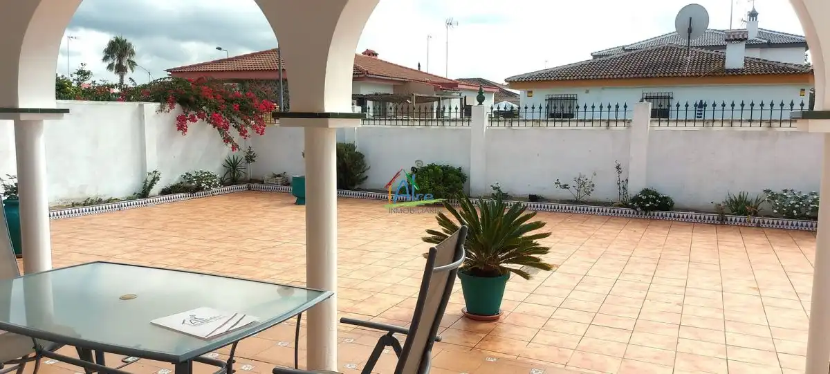 Chalet con piscina en venta en Halcón Peregrino, imagen 9