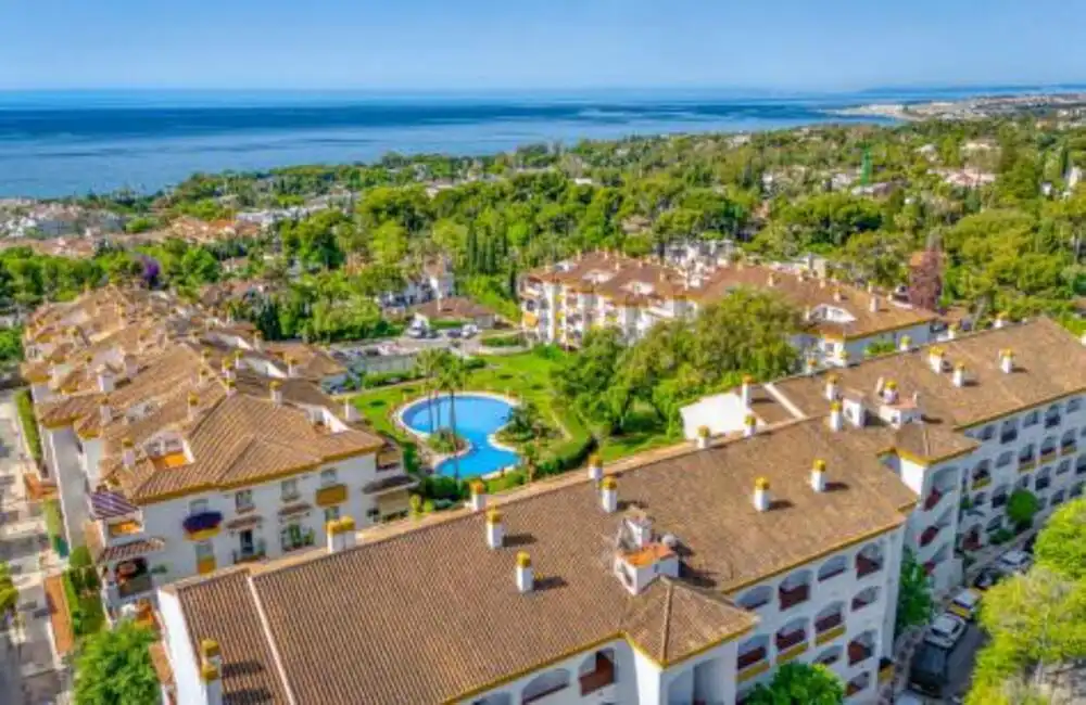 Vista exterior de Planta baja en venta en Marbella con Aire acondicionado, Terraza y Piscina