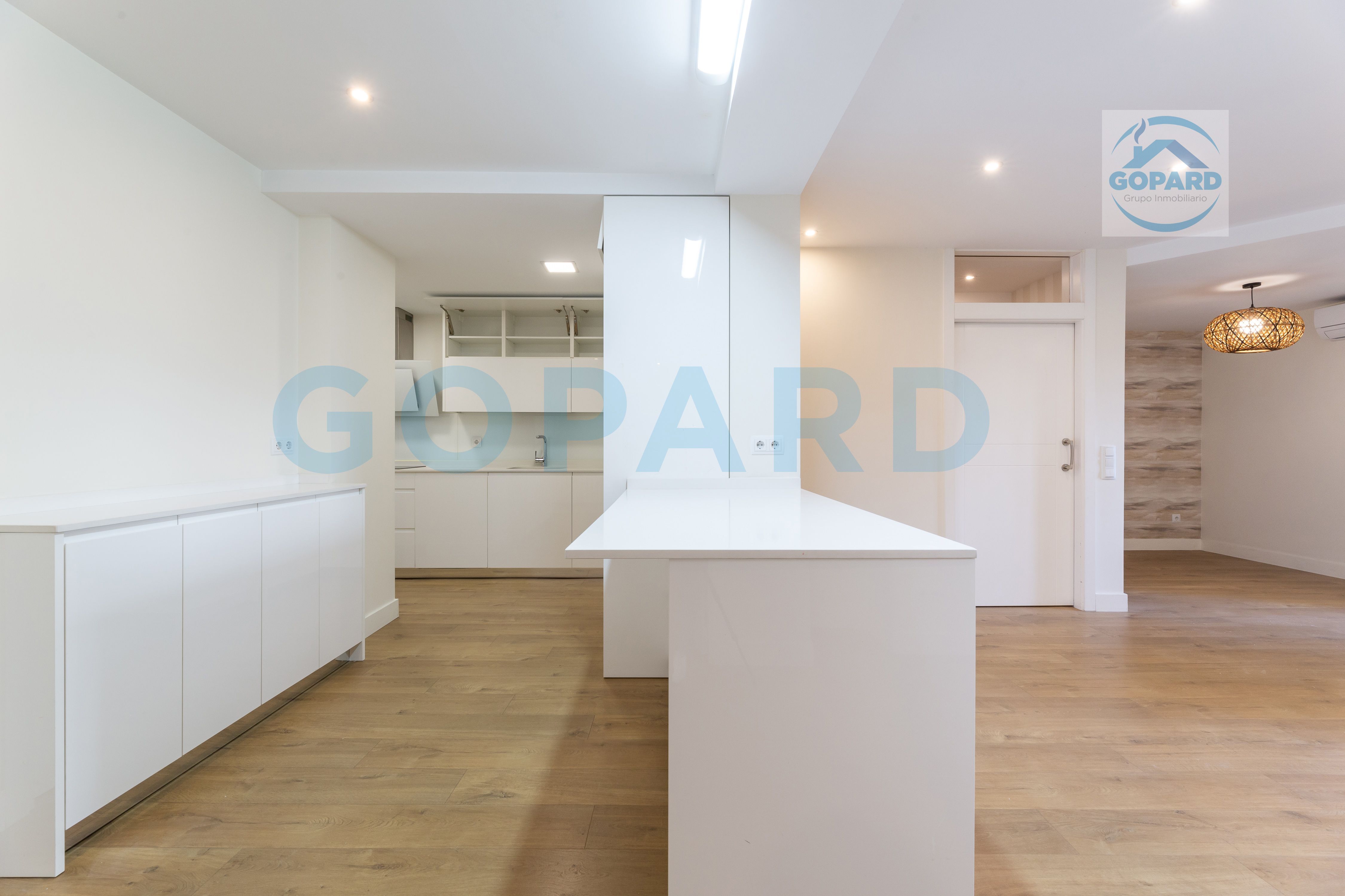 Kitchen of Flat to rent in  Madrid Capital  with Air Conditioner, Heating and Oven