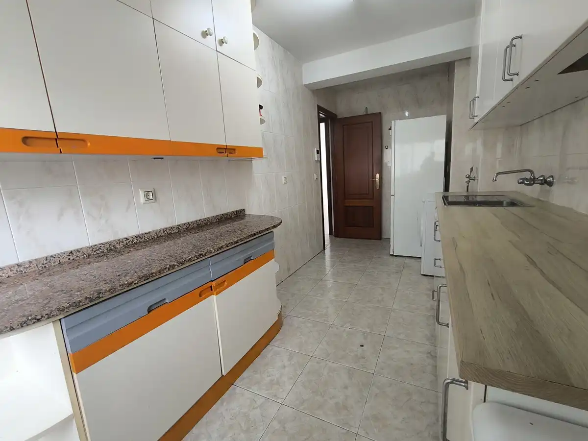 Cocina de Piso en venta en Vilagarcía de Arousa con Calefacción, Horno y Lavadora