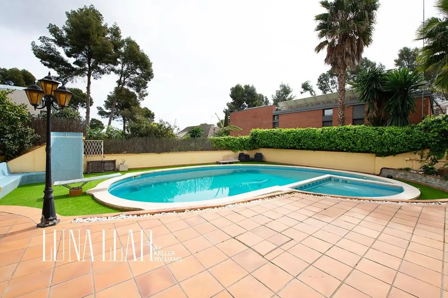 Swimming pool of Houses for sale in Castelldefels  with Air Conditioner, Heating and Terrace