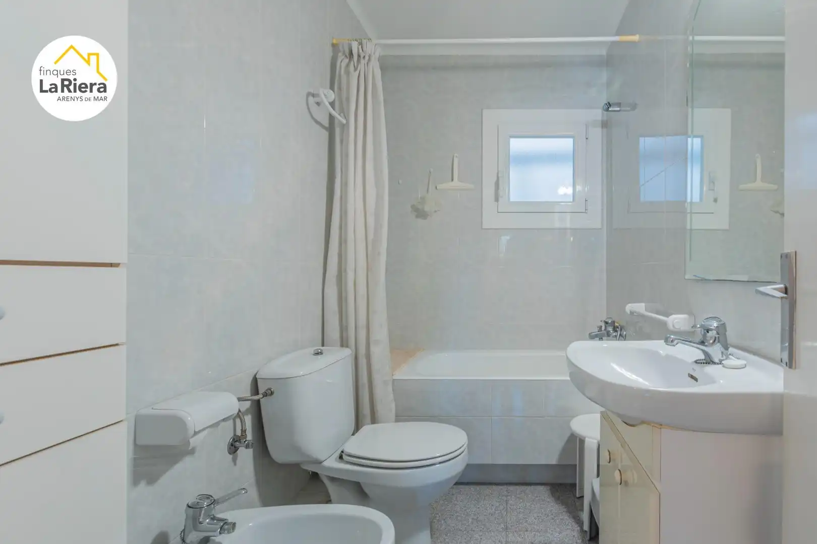 Badezimmer von Wohnung zum Verkauf in Arenys de Munt mit Terrasse, Abstellraum und Balkon