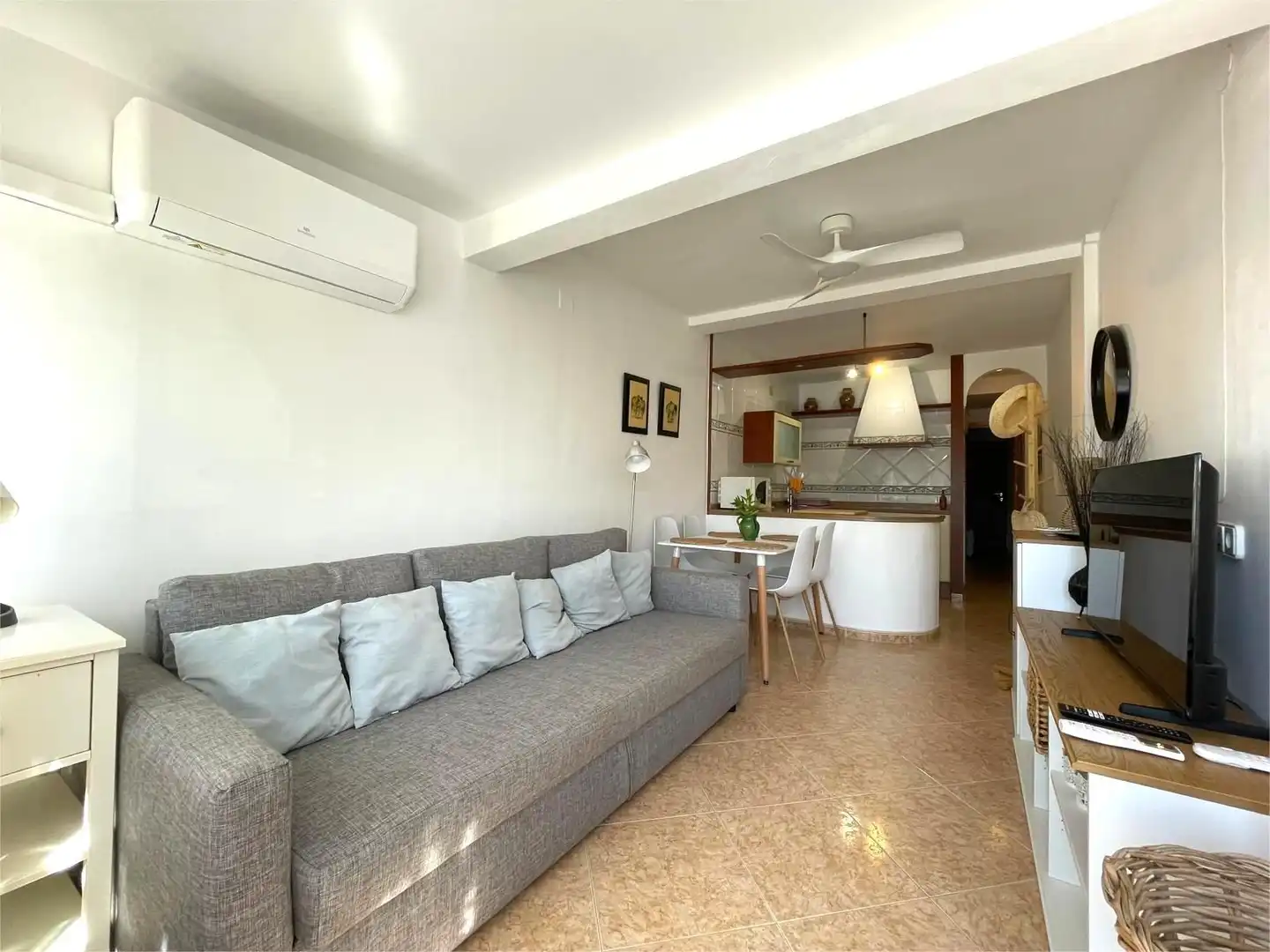 Sala de estar de Apartamento de alquiler en El Rompido con Aire acondicionado y Amueblado