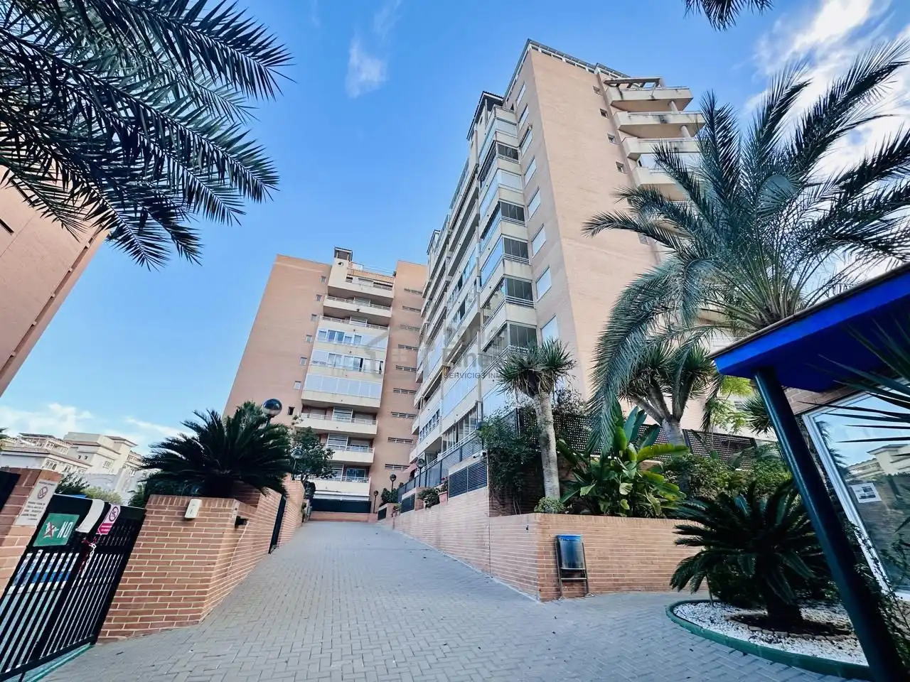 Vista exterior de Ático en venta en Villajoyosa / La Vila Joiosa con Aire acondicionado, Terraza y Piscina comunitaria