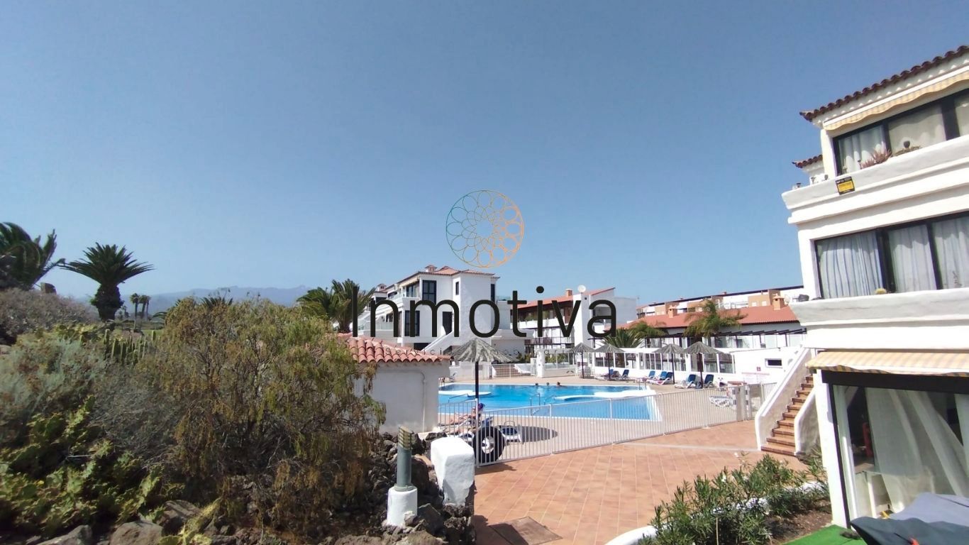Vista exterior de Apartament en venda en San Miguel de Abona amb Jardí privat, Terrassa i Moblat