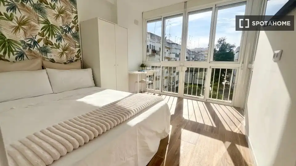 Bedroom of Flat for rent in Sevilla  with Air Conditioner, Heating and Furnished