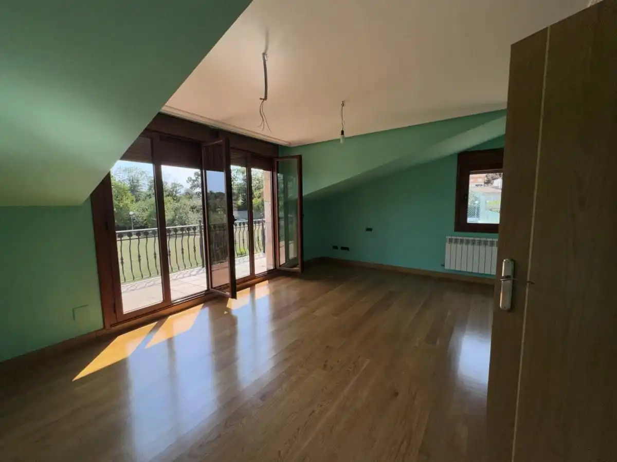 Sala d'estar de Casa o xalet en venda en Siero amb Calefacció, Jardí privat i Terrassa