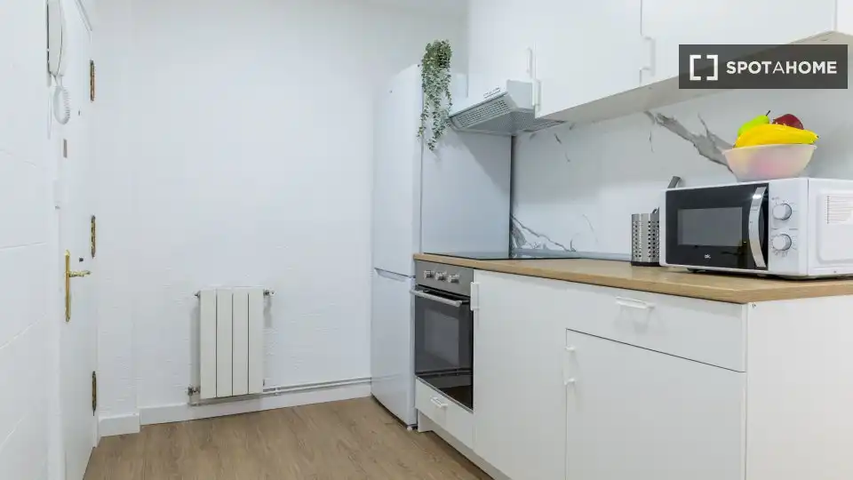 Kitchen of Flat for share in Getafe  with Air Conditioner, Heating and Furnished