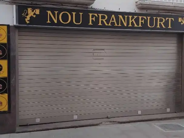 Gewerbefläche zum Verkauf in Carrer de l'Illa 25