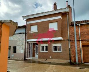 Exterior view of House or chalet for sale in León Capital   with Heating