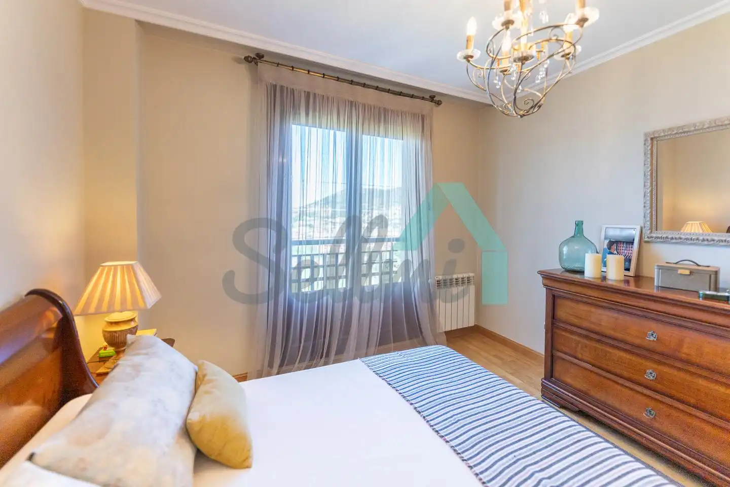 Habitación de Piso en venta en Oviedo  con Calefacción, Parquet y Trastero