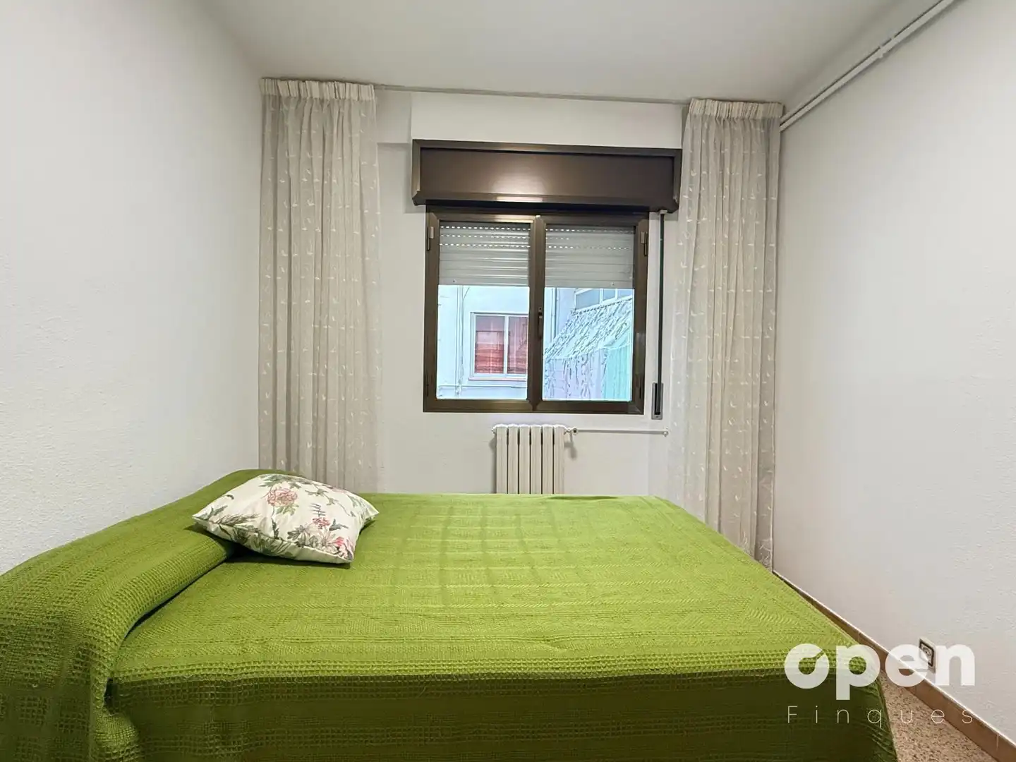 Dormitori de Pis en venda en Barcelona amb Calefacció, Terrassa i Balcó