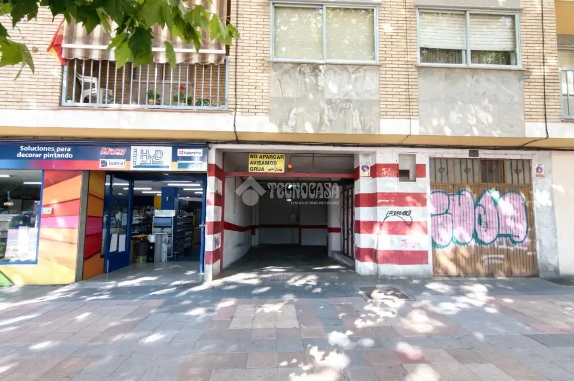 Außenansicht von Garage zum Verkauf in Salamanca