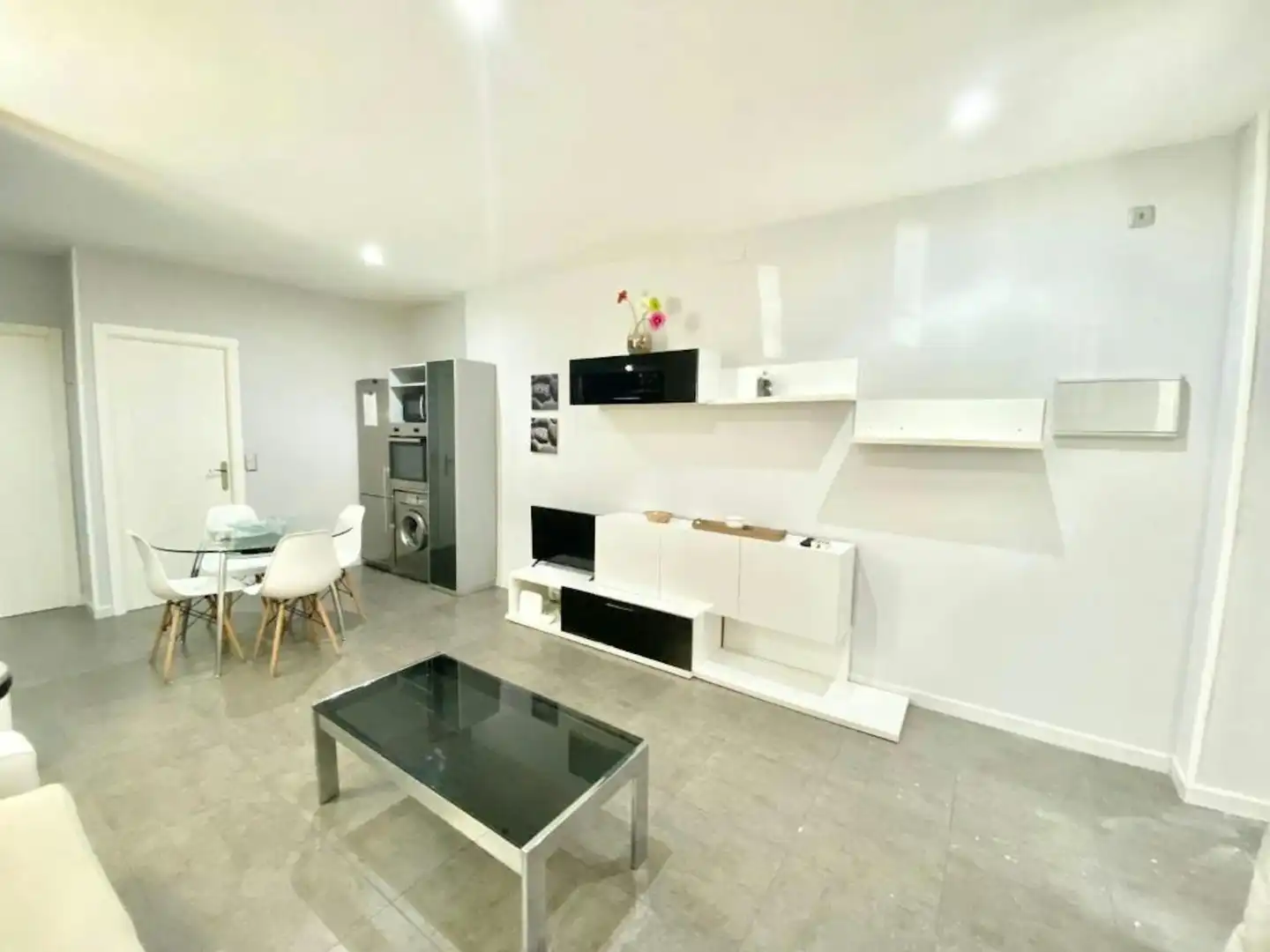 Living room of Flat for rent in Madrid  with Air Conditioner, Heating and Furnished