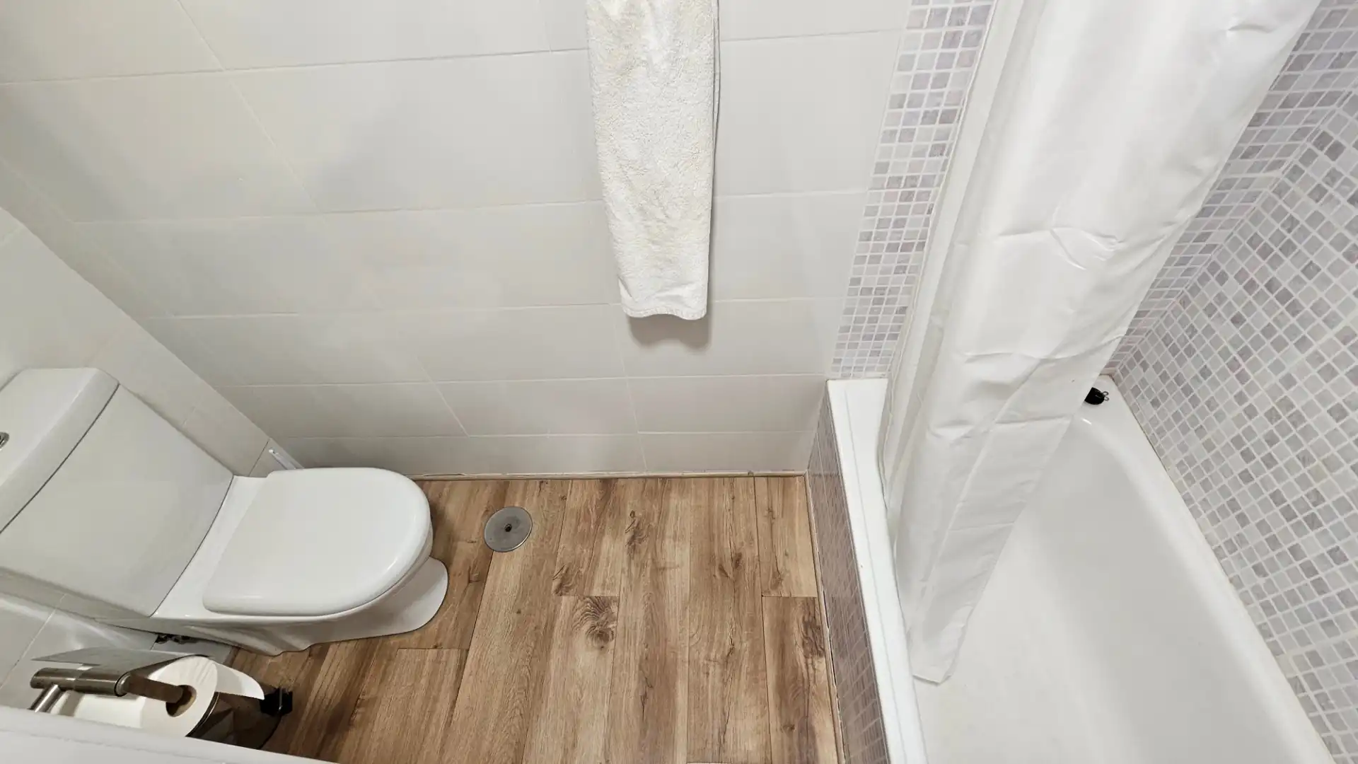 Baño de Casa adosada en venta en El Campello con Aire acondicionado, Calefacción y Jardín privado