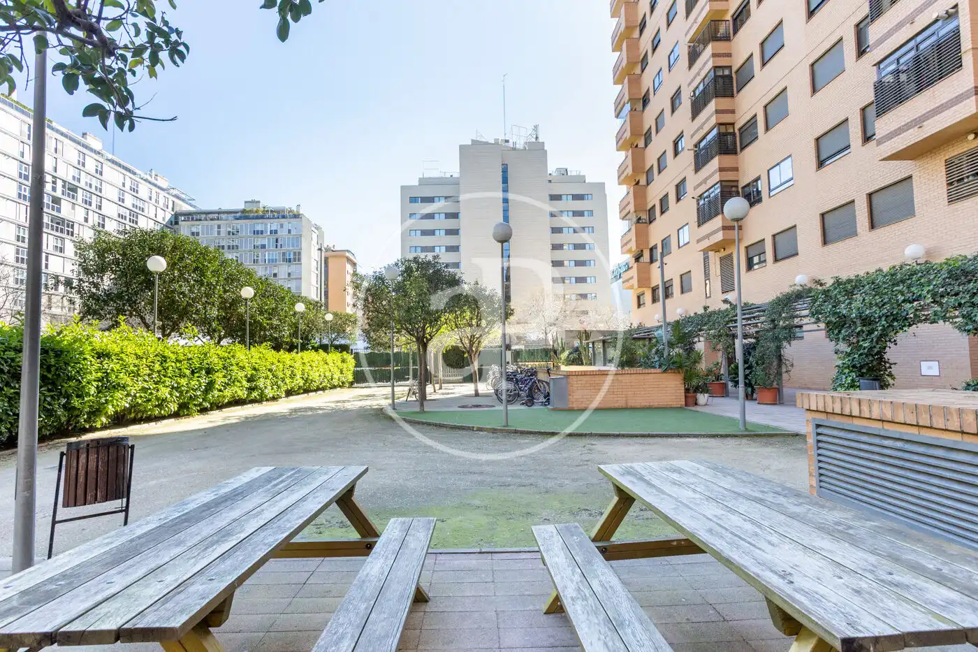 Außenansicht von Wohnung zur Miete in Valencia mit Klimaanlage, Heizung und Privatgarten