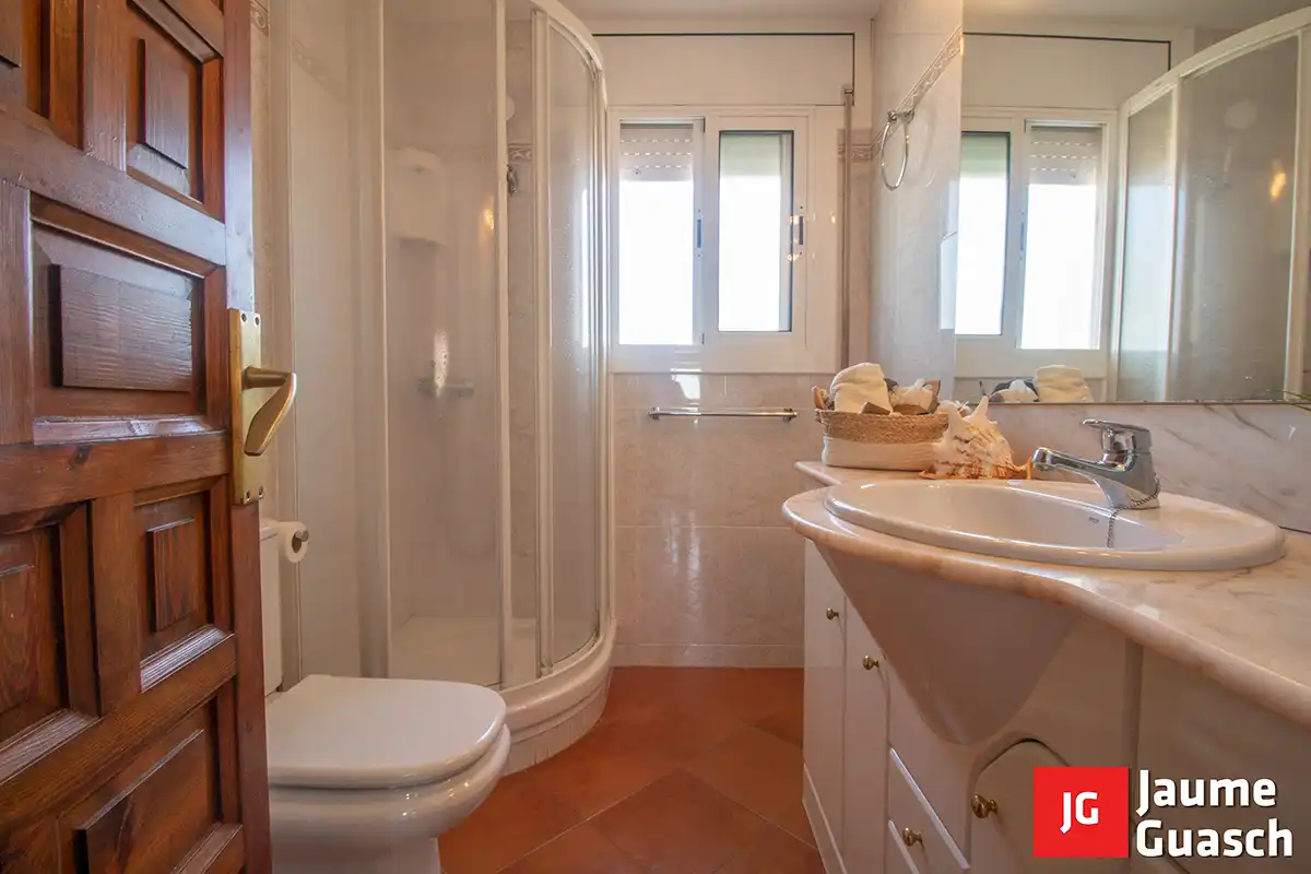 Badezimmer von Wohnung zum Verkauf in Torredembarra