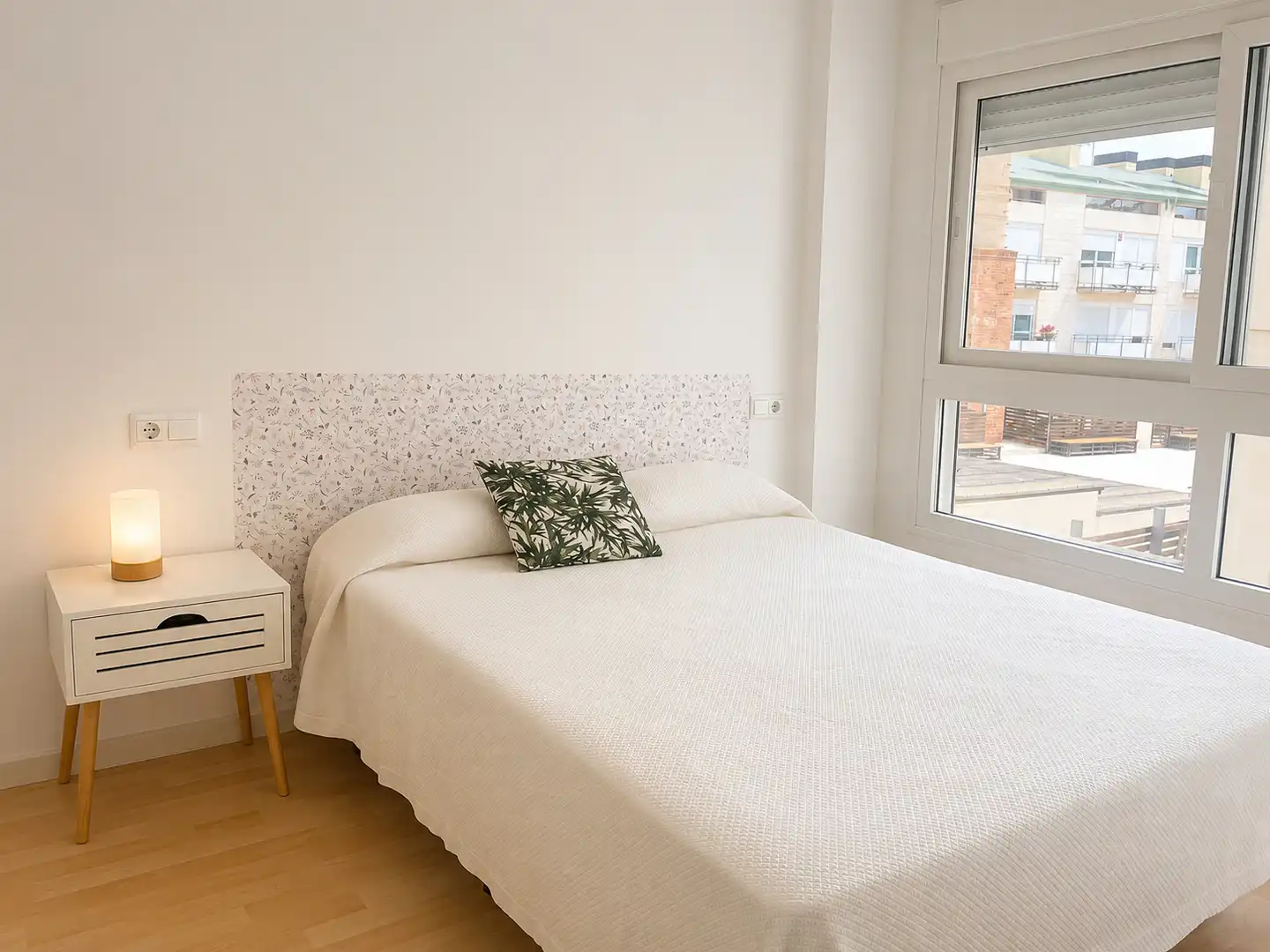 Dormitori de Apartament de lloguer en Palamós amb Aire condicionat, Calefacció i Parquet