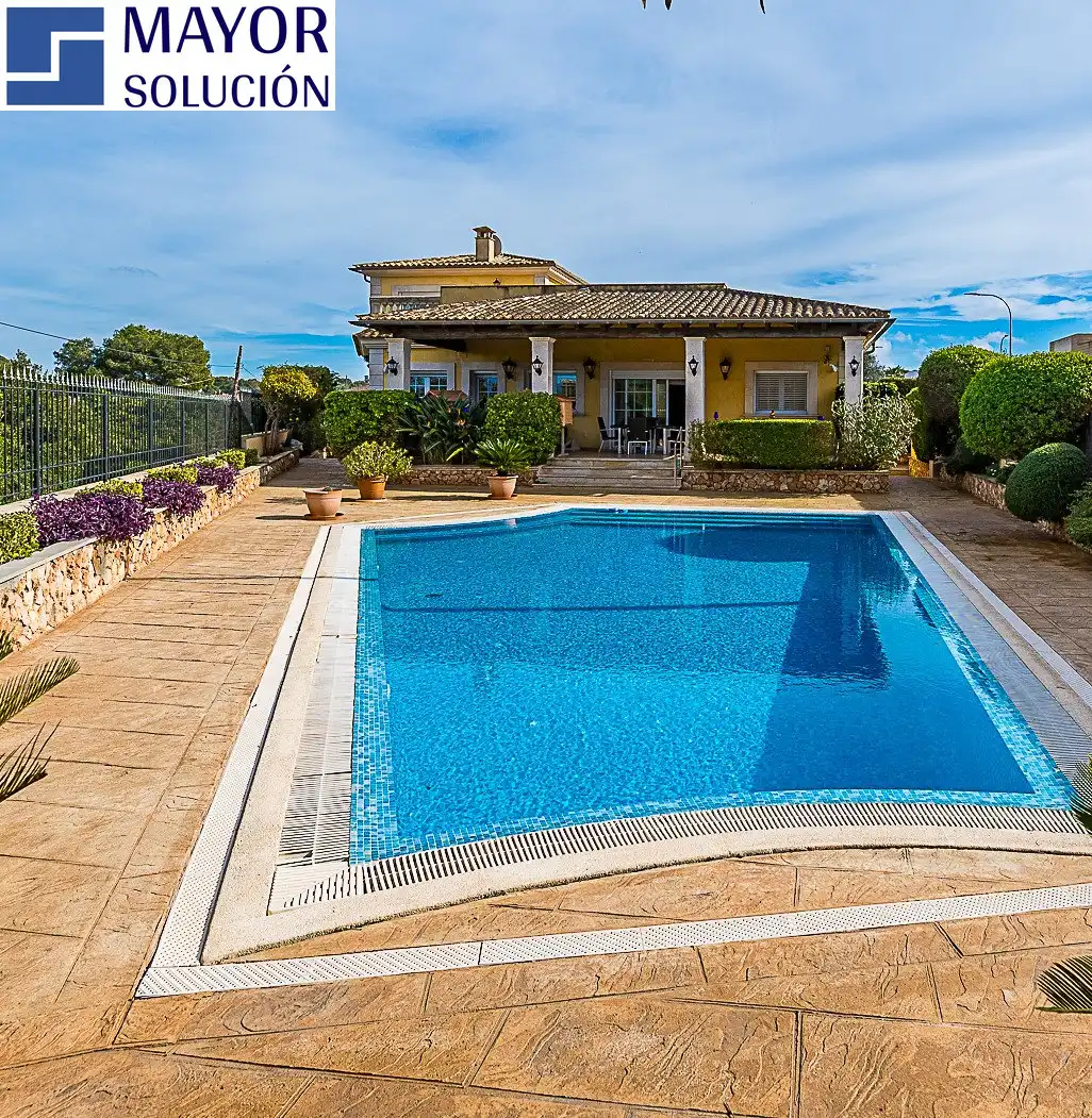 Piscina de Casa o xalet en venda en  Palma de Mallorca amb Aire condicionat, Calefacció i Jardí privat