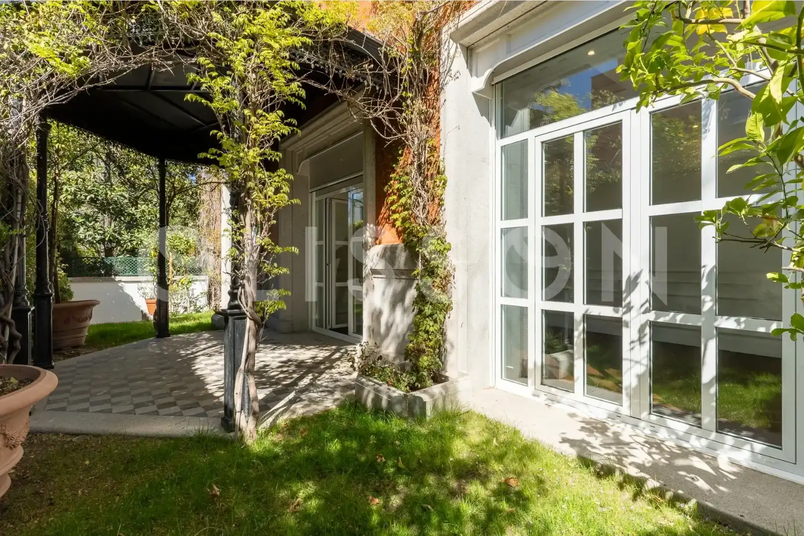 Vista exterior de Casa o chalet de alquiler en Madrid con Aire acondicionado, Calefacción y Jardín privado