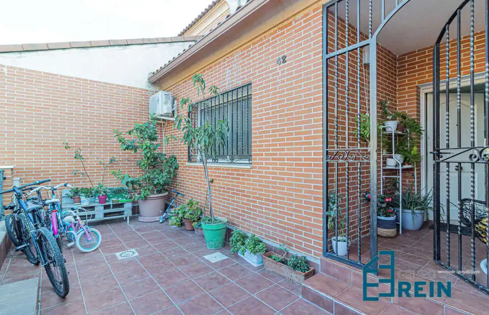 Villa con terrazza in vendita a Calle Juan XXIII 42, imagen 2