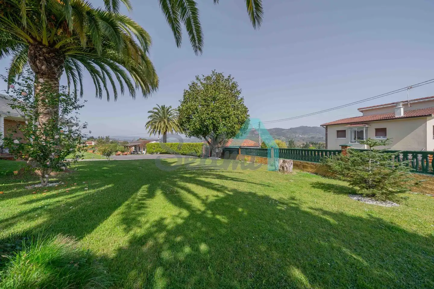 Jardí de Casa o xalet en venda en Oviedo  amb Calefacció, Jardí privat i Parquet