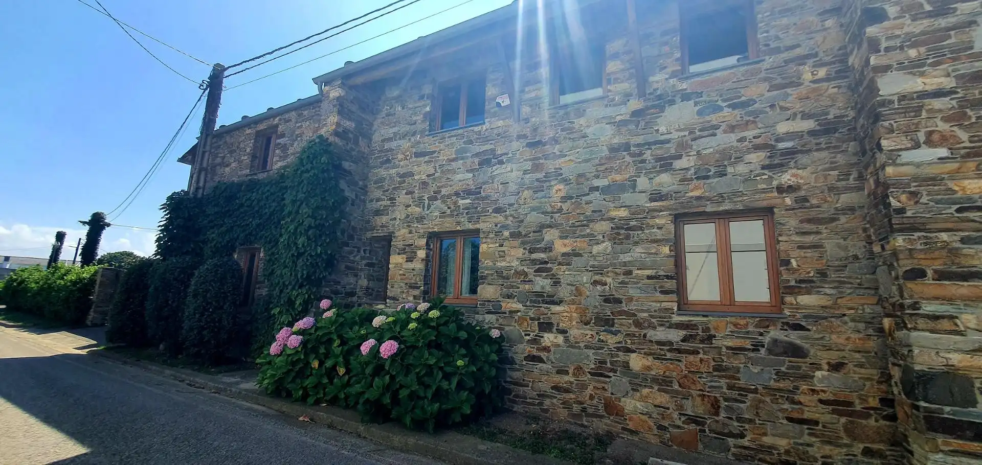 Vista exterior de Casa o xalet en venda en Tapia de Casariego amb Calefacció, Jardí privat i Terrassa