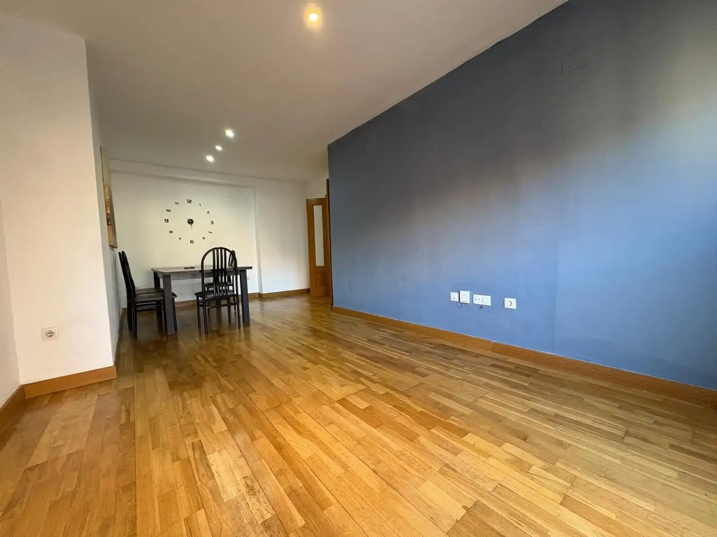 Comedor de Piso en venta en Paterna con Parquet y Piscina comunitaria