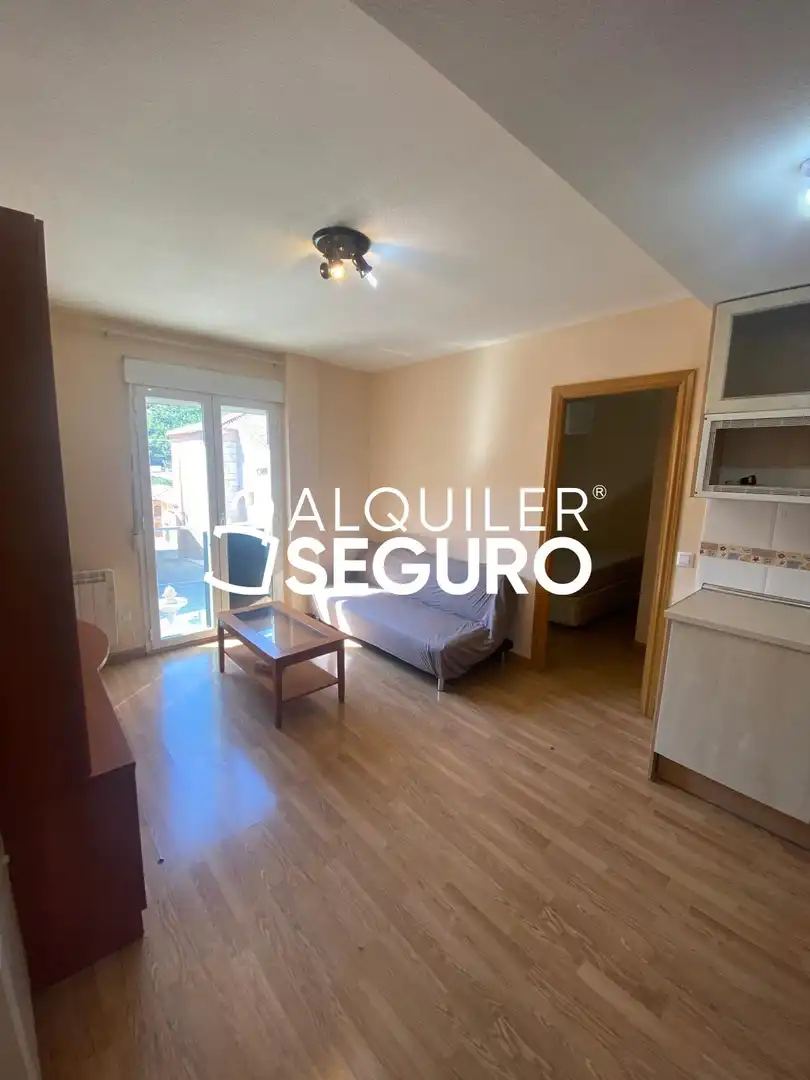 Vista exterior de Piso de alquiler en Chiloeches con Calefacción y Amueblado