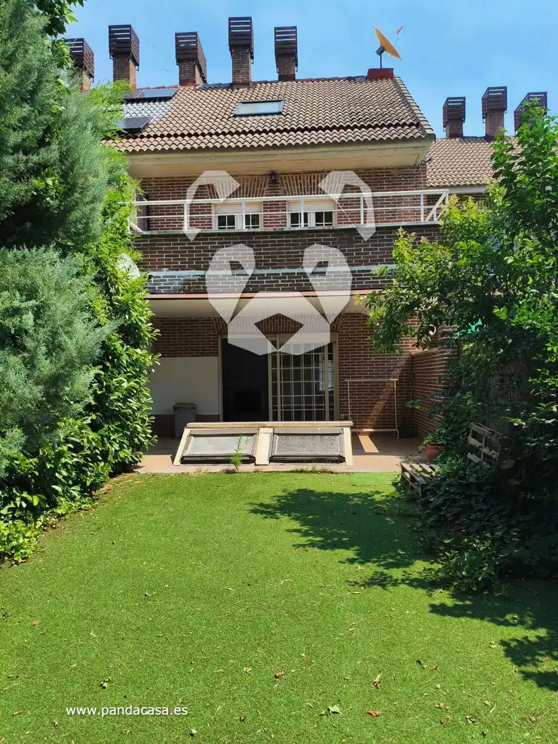 Jardí de Casa adosada de lloguer en La Moraleja amb Aire condicionat, Calefacció i Parquet